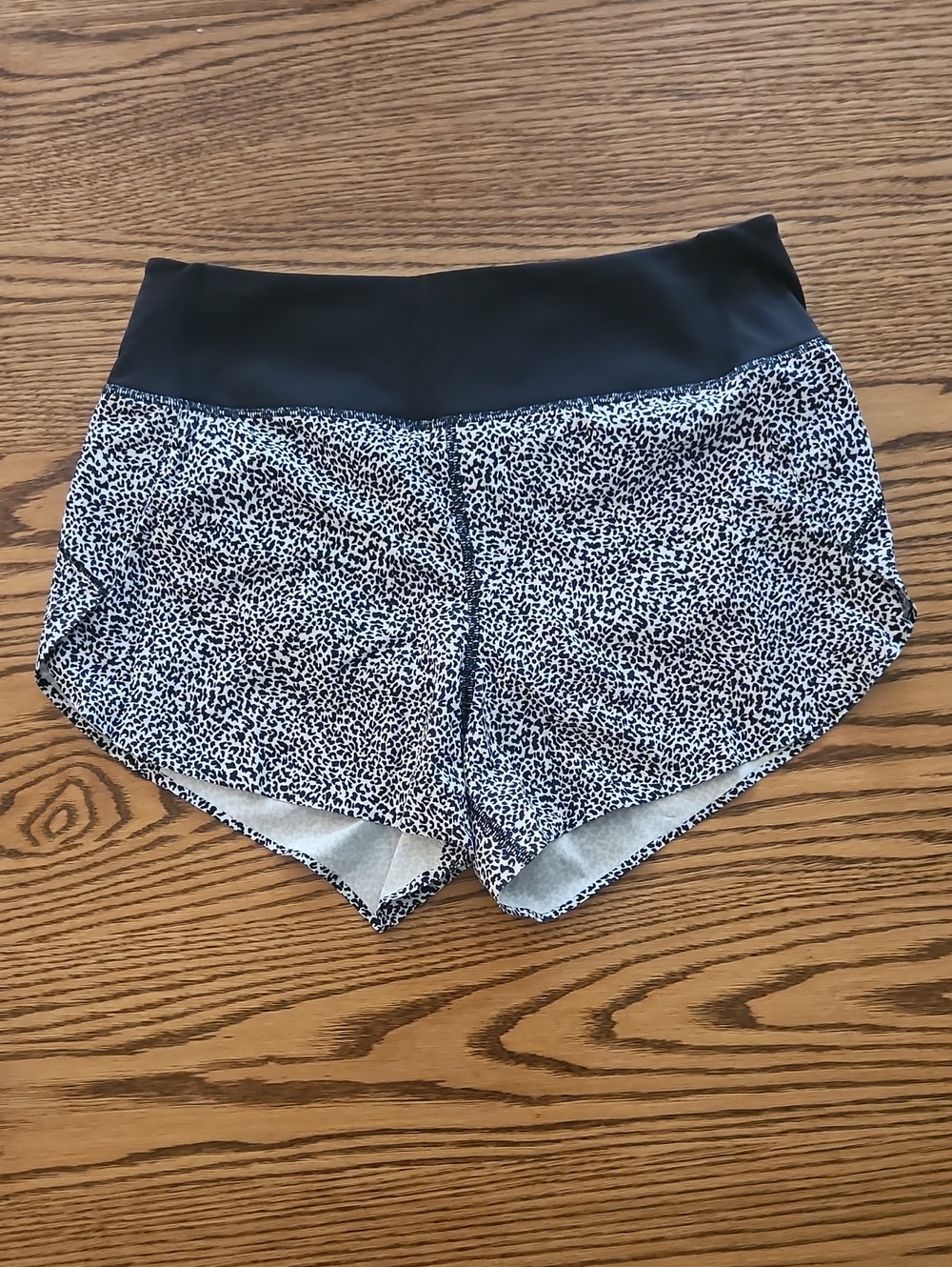 NWOT Athleta Run With It Shorts